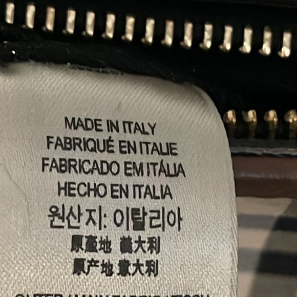 BURBERRY CROSSBODY AUTHENTIC LARGE CLUTCH SIGNATURE PATERN REMOVABLE STRAP EUC. - Picture 9 of 17